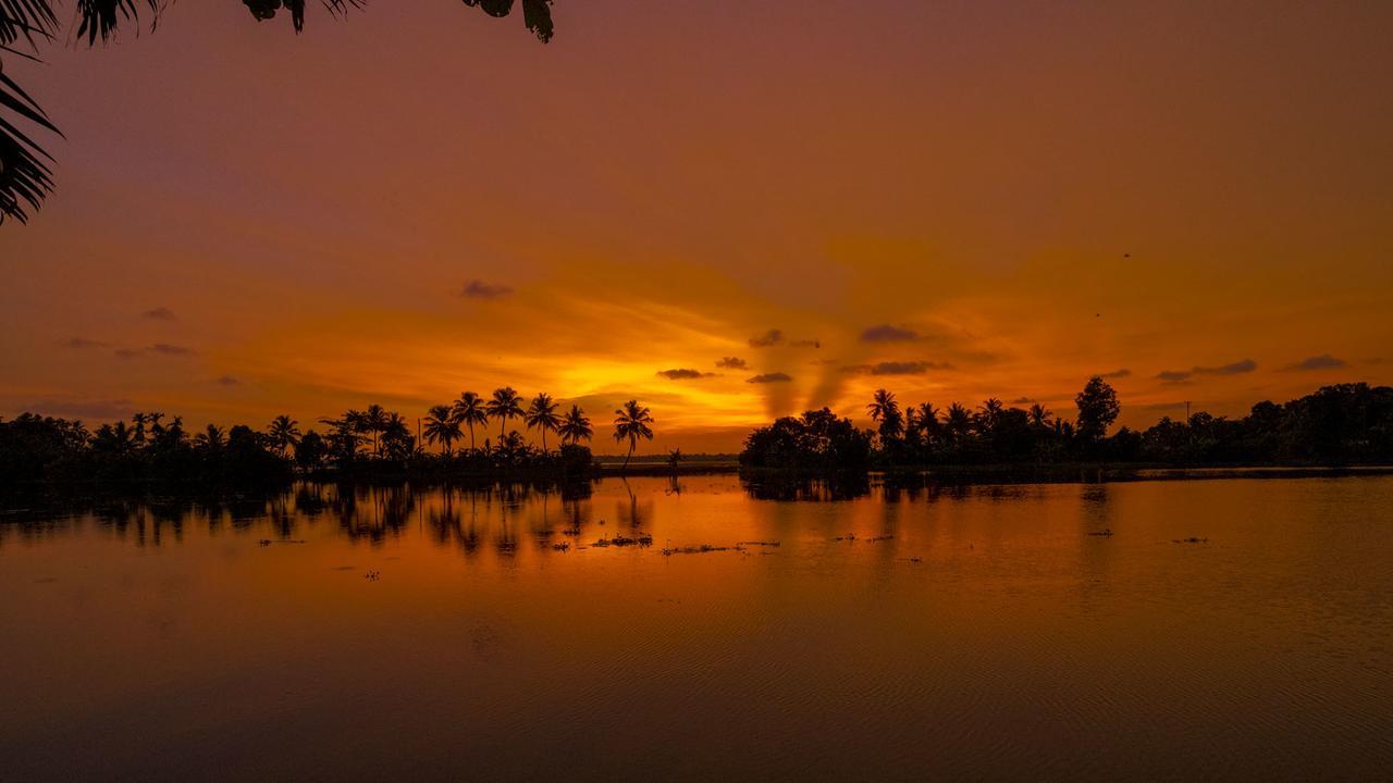 Warmth Lake Haven Alappuzha Exteriér fotografie