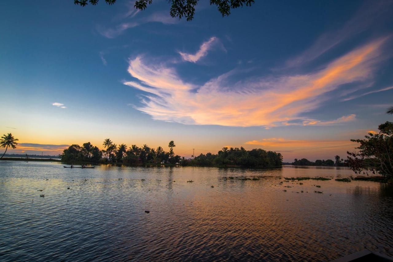 Warmth Lake Haven Alappuzha Exteriér fotografie