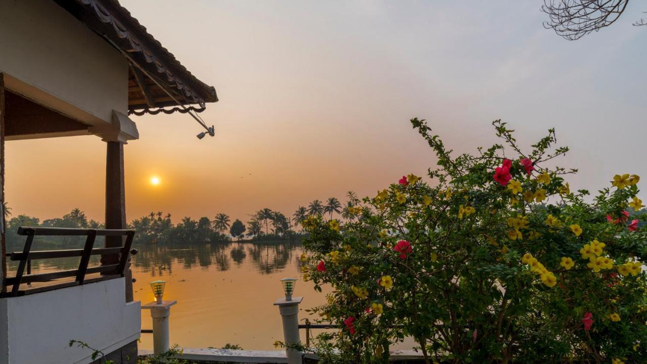 Warmth Lake Haven Alappuzha Exteriér fotografie